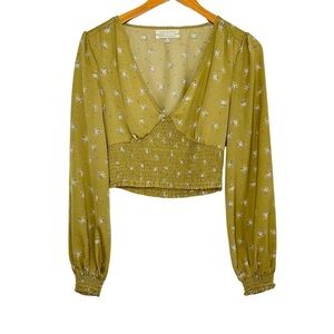 Urban Outfitters Floral V-Neck Cropped Long Sleeve Smocked Top Sz Small Green